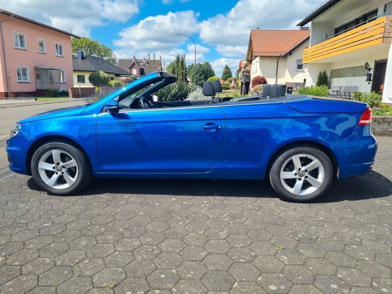 Gebraucht VW Eos 122 PS (89 kW) 2012 Blau Cabrio