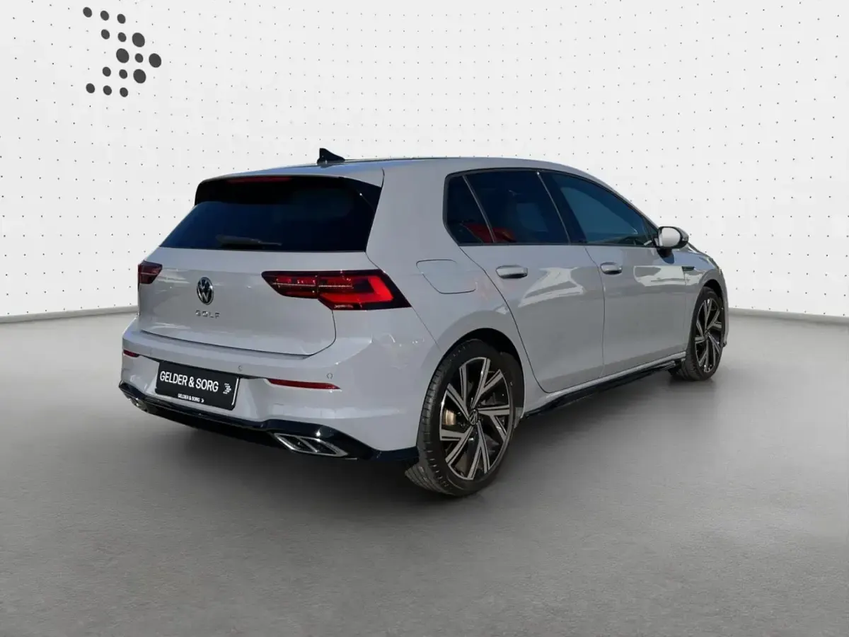 Gebraucht VW Golf VIII R-line 150 PS (110 kW) 2024 Mondsteingrau Limousine