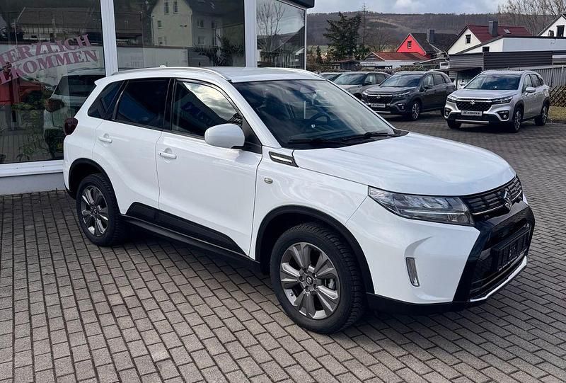 Gebraucht Suzuki Vitara Comfort 102 PS (75 kW) 2024 Weiß SUV