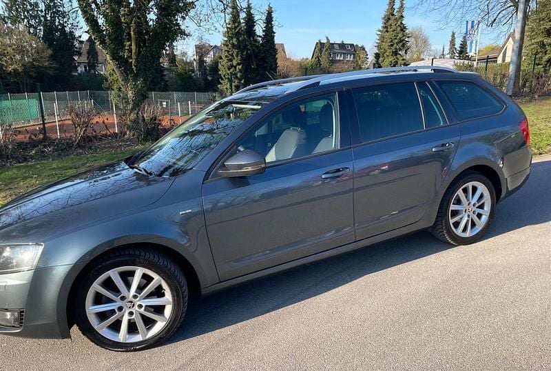 Gebraucht Skoda Octavia Joy 150 PS (110 kW) 2016 Grau Kleinwagen