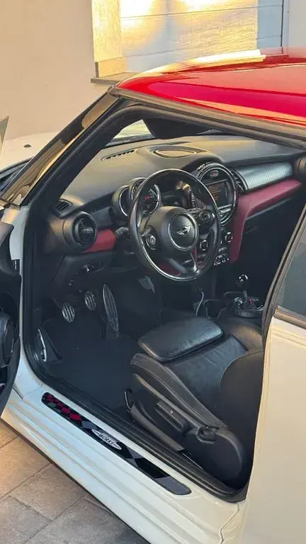 Używany Mini John Cooper Works 231 KM (169 kW) 2017 Biały Hatchback