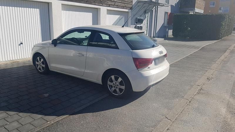 Gebraucht Audi A1 105 PS (77 kW) 2010 Weiß Kleinwagen
