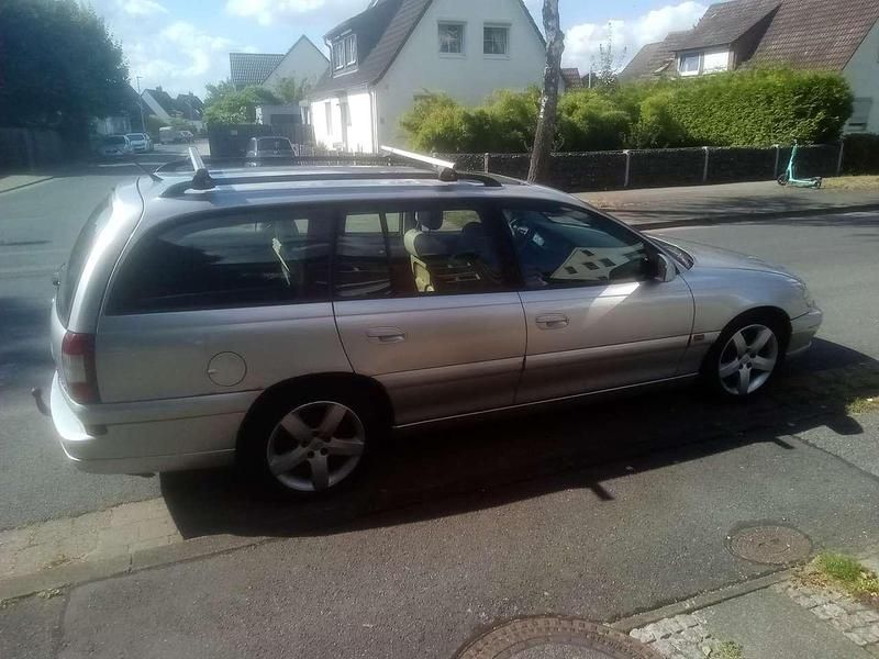 Silber Gebraucht 2000 Opel Omega Kombi | 1.300 € (Guter Preis) - Bild 1/4