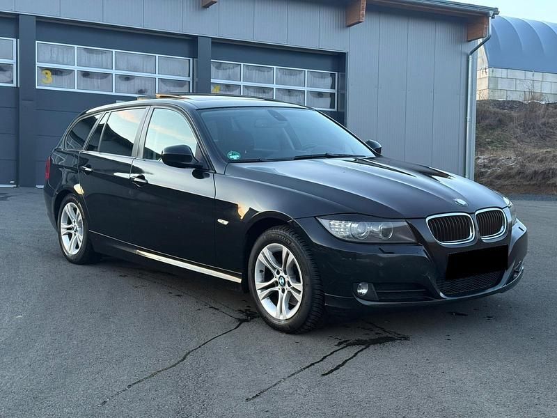 Schwarz Gebraucht 2009 BMW 320 Kombi | 2.999 € (Superpreis) - Bild 1/4