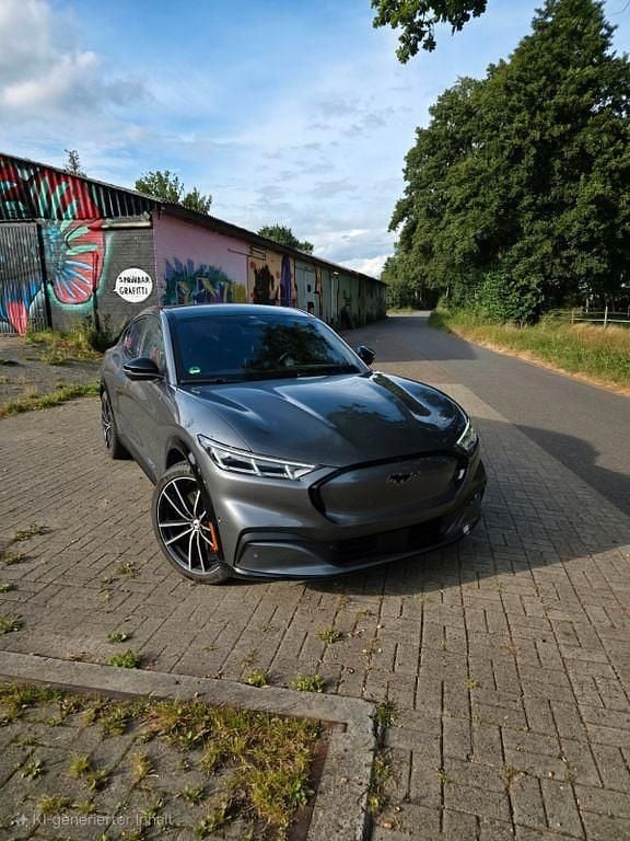 Grau Gebraucht 2024 Ford Mustang Mach-E Extended Range SUV | 40.500 € (Guter Preis) - Bild 1/4