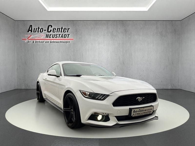 Weiß Gebraucht 2017 Ford Mustang Fastback Coupé | 22.950 € (Guter Preis) - Bild 1/4