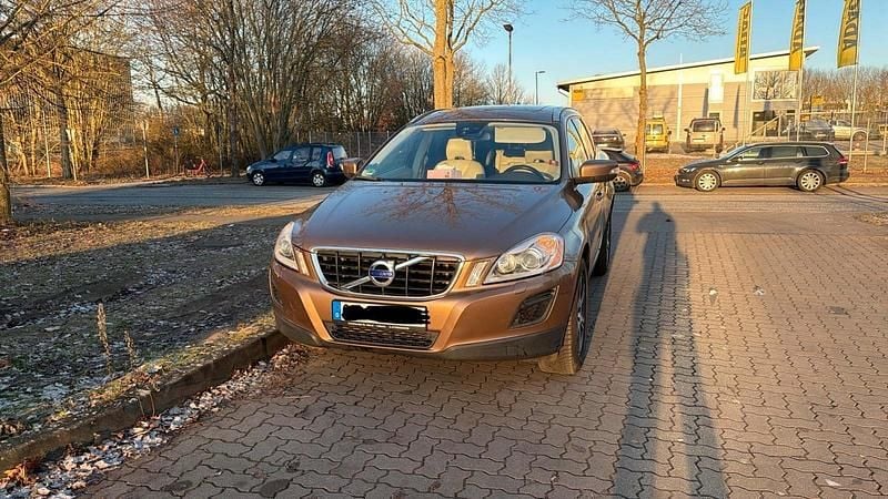 Braun Gebraucht 2011 Volvo XC60 SUV | 11.000 € - Bild 1/4