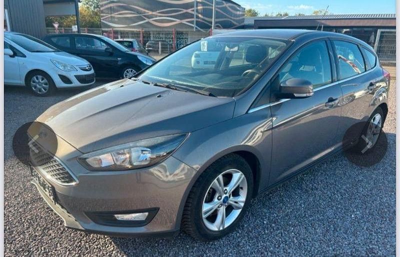 Grau Gebraucht 2015 Ford Focus Trend Limousine | 5.300 € (Fairer Preis) - Bild 1/4