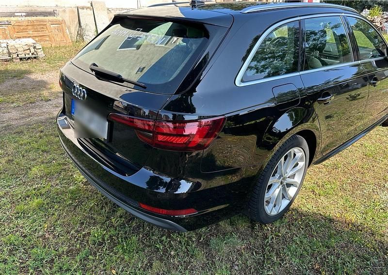 Schwarz Gebraucht 2018 Audi A4 Sport Kombi | 19.999 € (Fairer Preis) - Bild 1/4