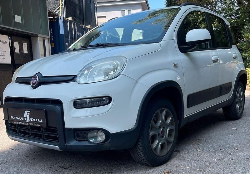 Weiß Gebraucht 2013 Fiat Panda 4x4 Rock Kleinwagen | 6.490 € (Guter Preis) - Bild 1/4