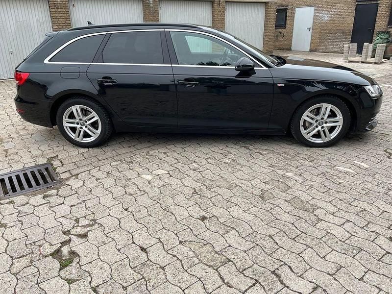 Schwarz Gebraucht 2018 Audi A4 Ambiente Kombi | 12.999 € (Superpreis) - Bild 1/4