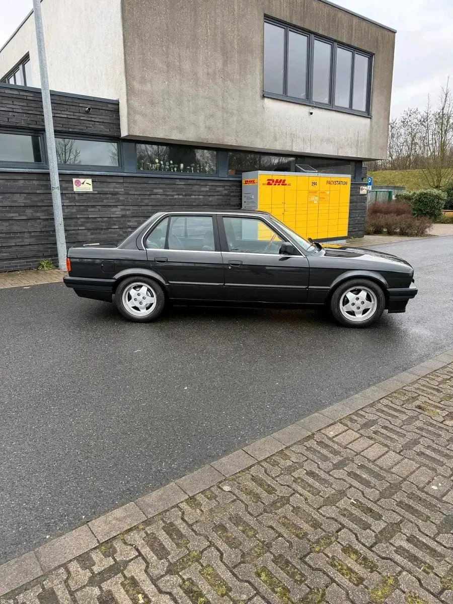 Gebraucht BMW 316 99 PS (72 kW) 1989 Schwarz Limousine