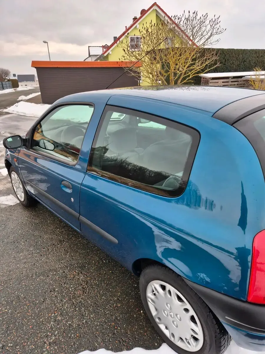 Gebraucht Renault Clio 58 PS (42 kW) 2001 Blau Kleinwagen