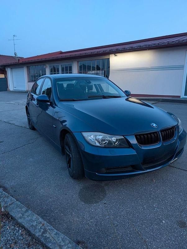 Second-hand BMW 318 143 CP (105 kW) 2004 Albastru Berlinǎ