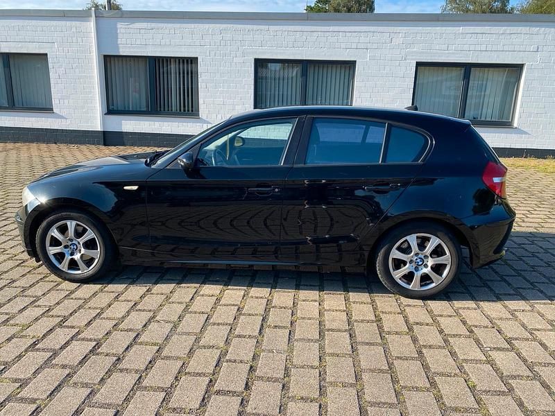 Gebraucht BMW 118 143 PS (105 kW) 2009 Schwarz Kleinwagen