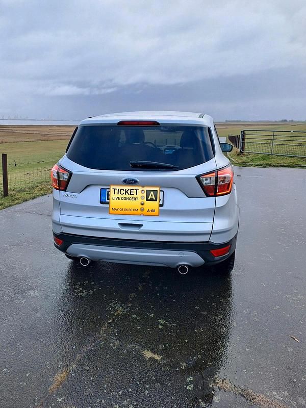 Gebraucht Ford Kuga Titanium 150 PS (110 kW) 2017 Silber SUV