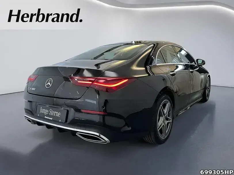 Gebraucht Mercedes CLA180 AMG 136 PS (100 kW) 2025 Metalliclack kosmosschwarz Limousine