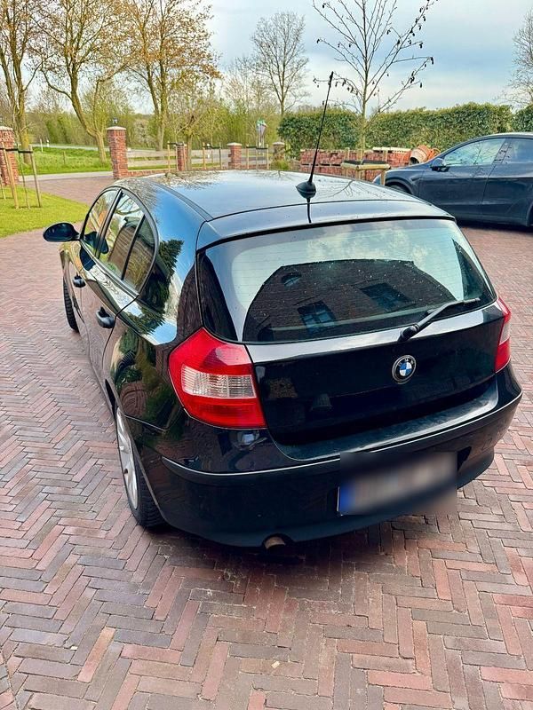 Gebraucht BMW 116 116 PS (85 kW) 2006 Schwarz Kleinwagen