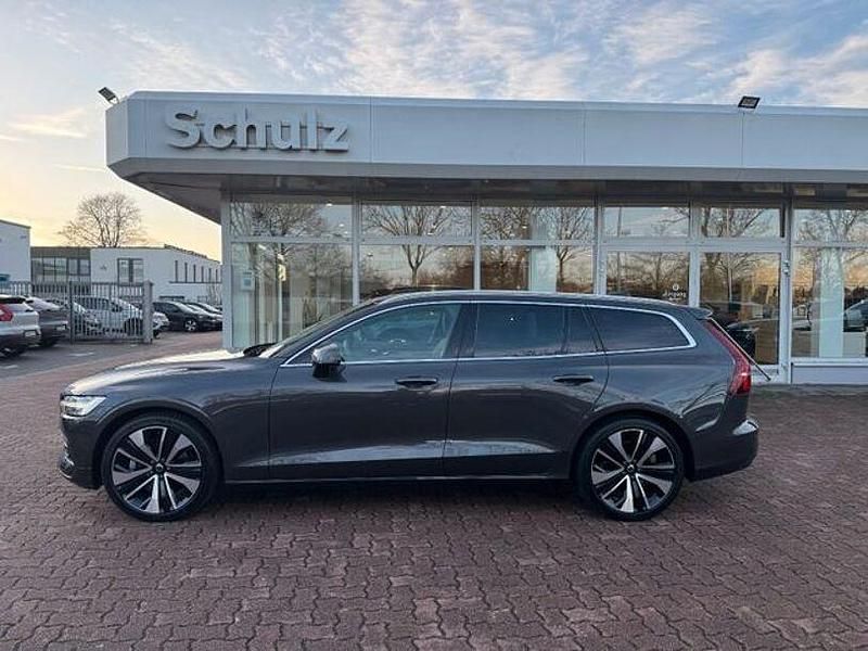 Gebraucht Volvo V60 Plus 197 PS (144 kW) 2022 Platinum grey metallic Kombi