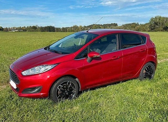 Rot Gebraucht 2016 Ford Fiesta Titanium Kleinwagen | 8.500 € (Fairer Preis) - Bild 1/4