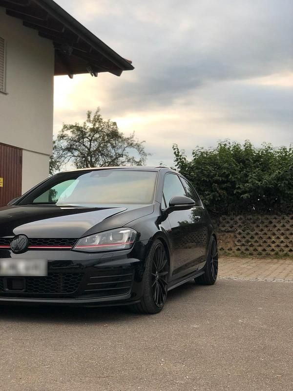 Gebraucht VW Golf VII GTI 230 PS (169 kW) 2017 Schwarz Kleinwagen