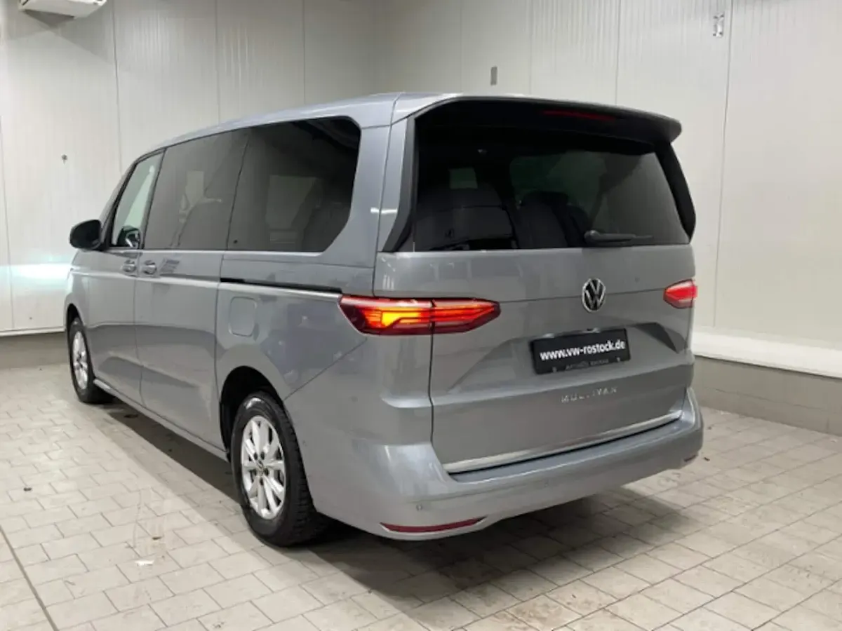 Gebraucht VW Multivan Style 150 PS (110 kW) 2025 Van / Kleinbus