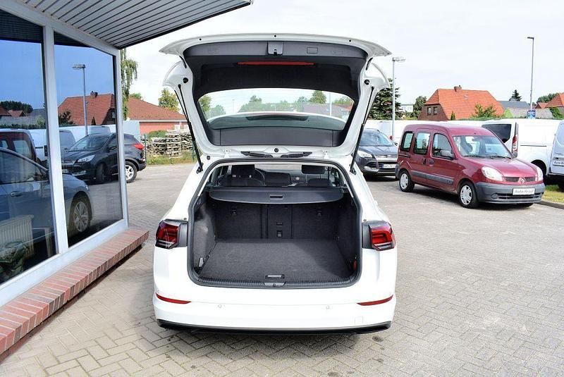 Gebraucht VW Golf VIII Life 116 PS (85 kW) 2021 Pure white Kombi