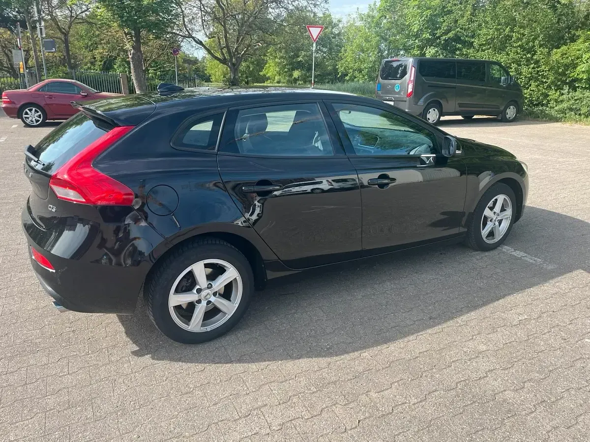Gebraucht Volvo V40 150 PS (110 kW) 2018 Schwarz Limousine