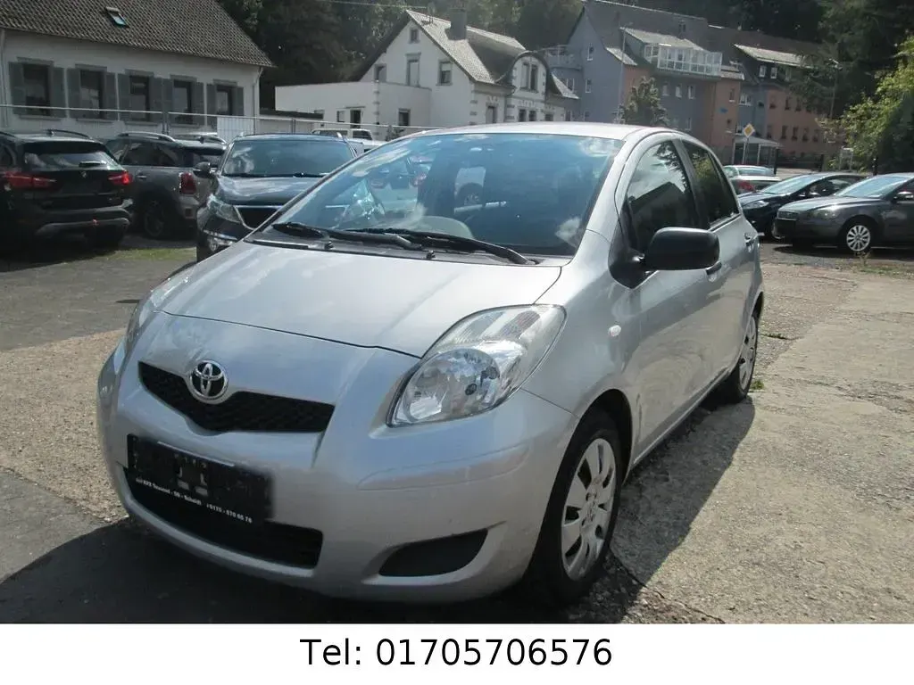 Gebraucht Toyota Yaris Cool 99 PS (72 kW) 2010 Silber Kleinwagen