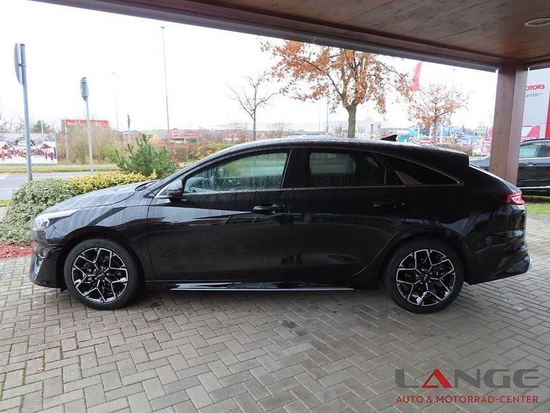 Gebraucht Kia ProCeed 140 PS (102 kW) 2024 (1k) zilinaschwarz met. Kleinwagen