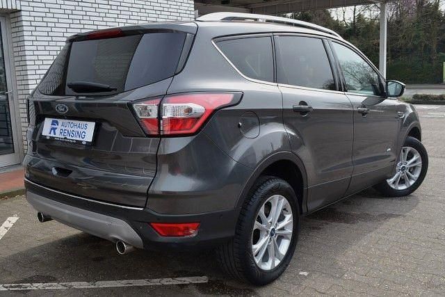 Gebraucht Ford Kuga Titanium 150 PS (110 kW) 2017 Grau SUV