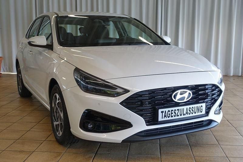 Weiß Neu 2025 Hyundai i30 GO! Limousine | 20.980 € (Guter Preis) - Bild 1/4