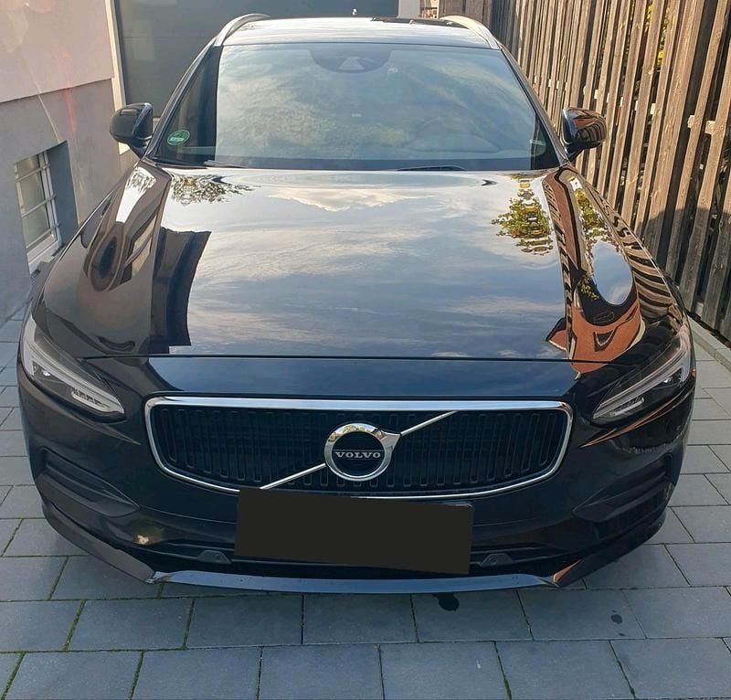 Schwarz Gebraucht 2016 Volvo V90 Momentum Kombi | 18.000 € (Fairer Preis) - Bild 1/4