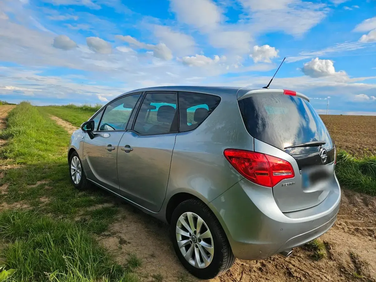 Gebraucht Opel Meriva 140 PS (102 kW) 2012 Silber Van / Kleinbus