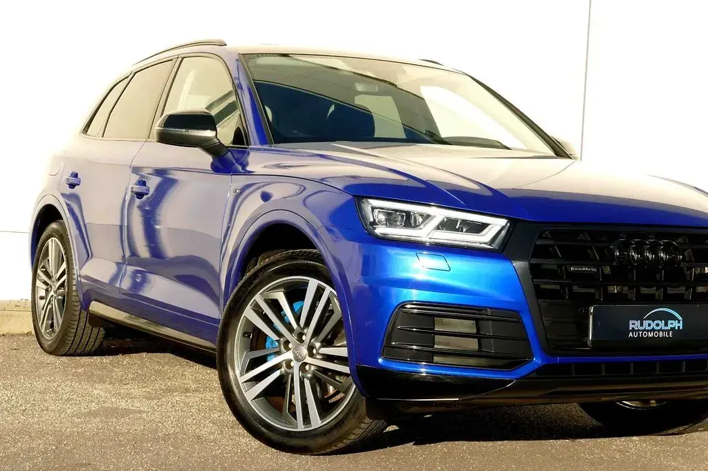 Gebraucht Audi Q5 S-Line 245 PS (180 kW) 2020 Gletscherweiß / blau foliert (metallic) SUV