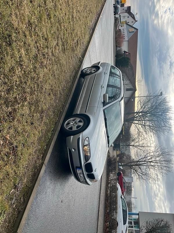 Silber Gebraucht 2001 BMW 325 Kombi | 2.600 € (Superpreis) - Bild 1/4