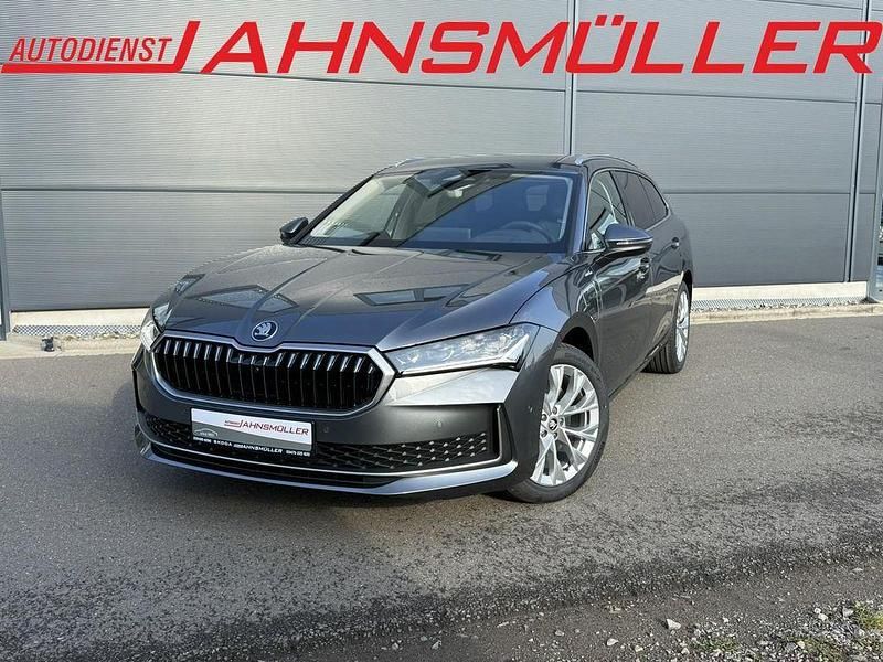 Grau Neu 2025 Skoda Superb LAURIN & KLEMENT Kombi | 51.490 € (Teuer) - Bild 1/4