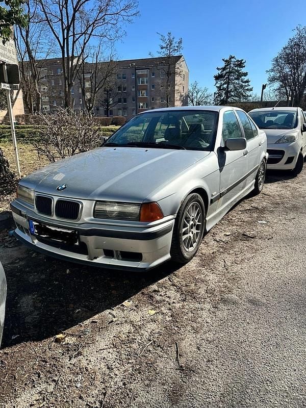 Gebraucht BMW 320 150 PS (110 kW) 1997 Silber Limousine
