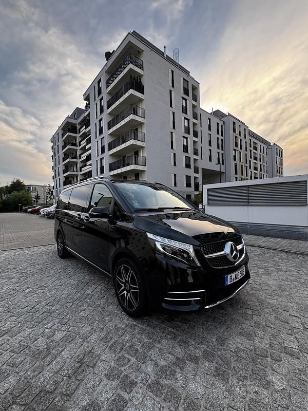 Schwarz Gebraucht 2019 Mercedes V250 Van / Kleinbus | 44.500 € - Bild 1/4