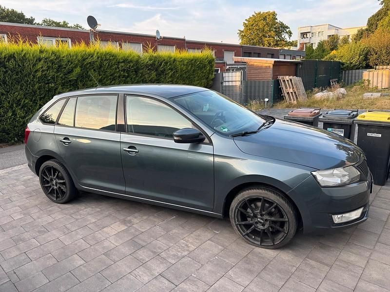 Grau Gebraucht 2016 Skoda Rapid Style Kombi | 5.500 € (Guter Preis) - Bild 1/4