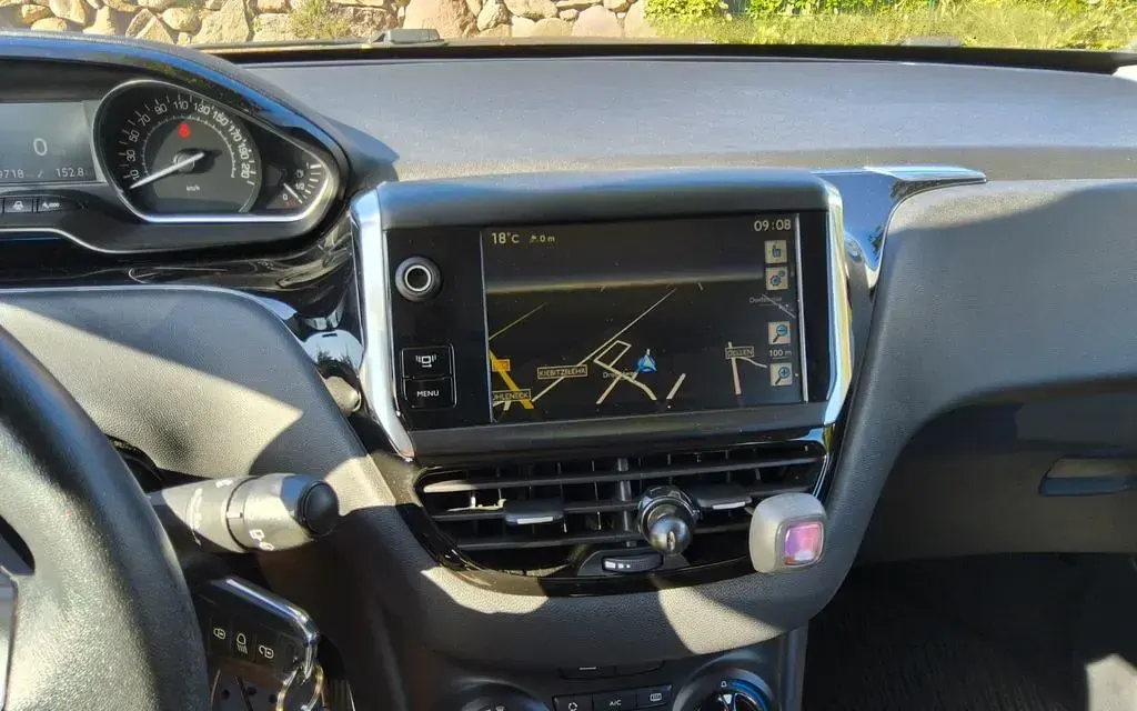 Gebraucht Peugeot 208 Active 82 PS (60 kW) 2012 Braun Kleinwagen