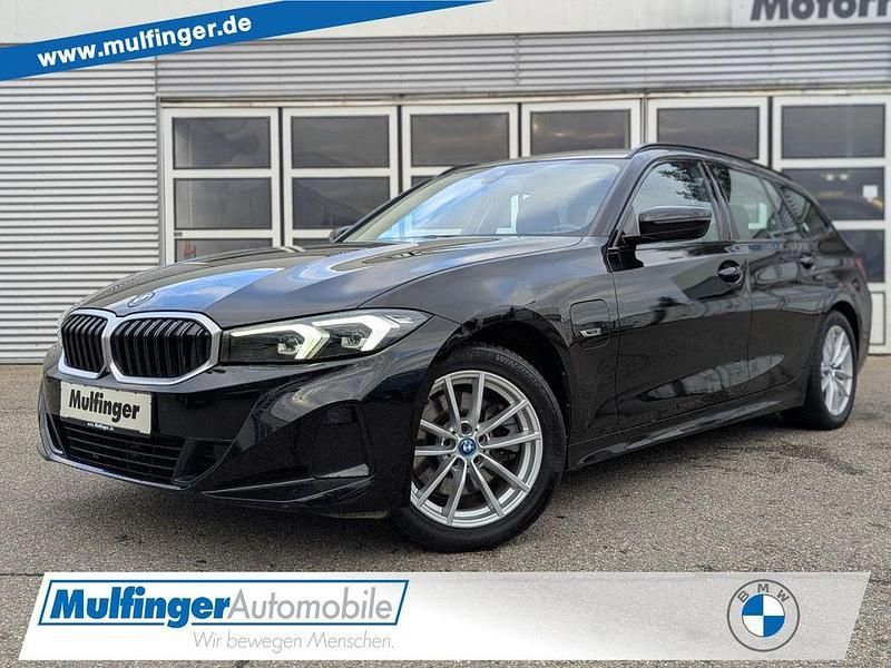 Schwarz Gebraucht 2022 BMW 320e Kombi | 22.990 € (Superpreis) - Bild 1/4