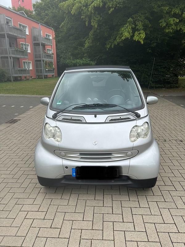 Grau Gebraucht 2002 Smart ForTwo Cabrio Cabrio | 2.900 € - Bild 1/4