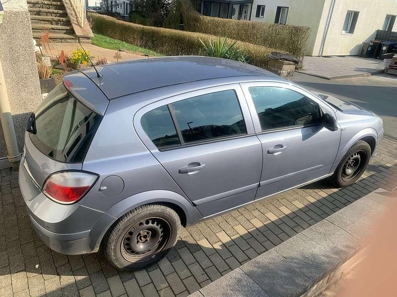 Gebraucht Opel Astra 105 PS (77 kW) 2006 Silber Limousine