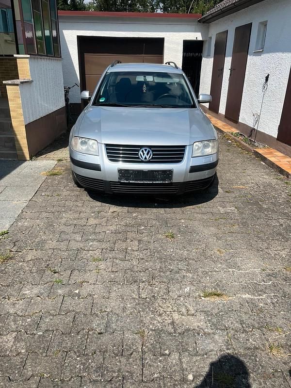 Silber Gebraucht 2001 VW Passat Kombi | 500 € (Superpreis) - Bild 1/4