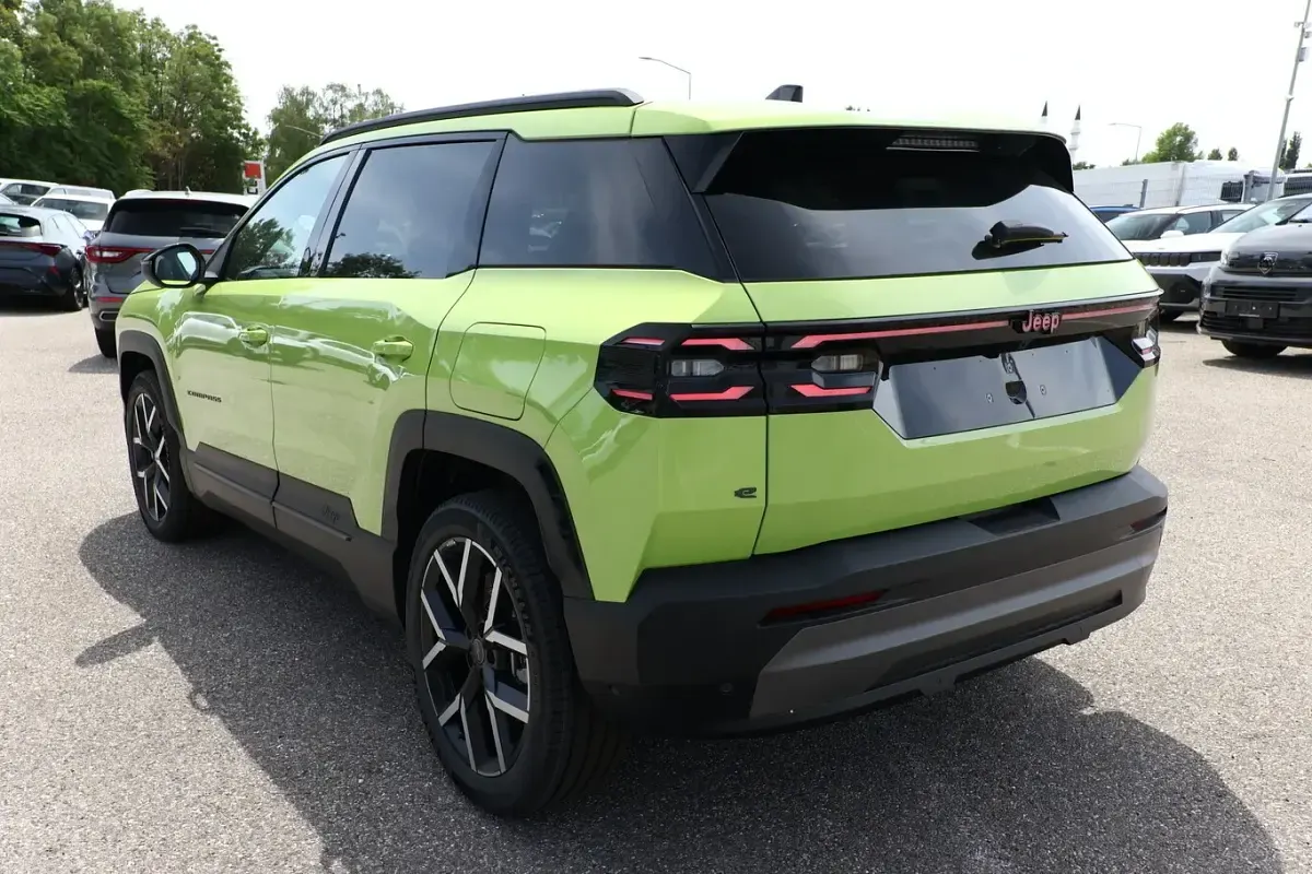 Neu Jeep Compass 156 kW (213 PS) 2026 Grün metallic SUV