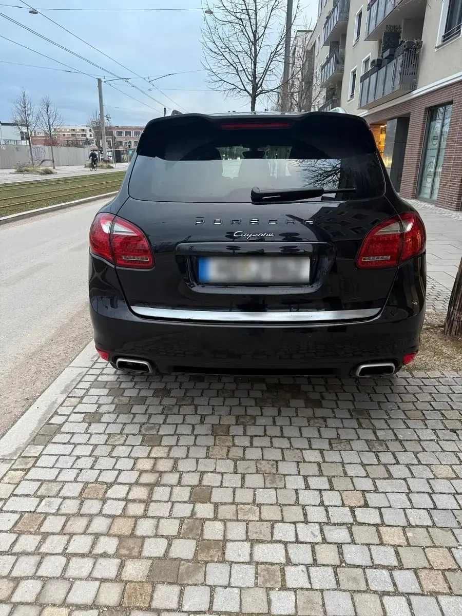 Second-hand Porsche Cayenne 250 CP (183 kW) 2011 Negru SUV