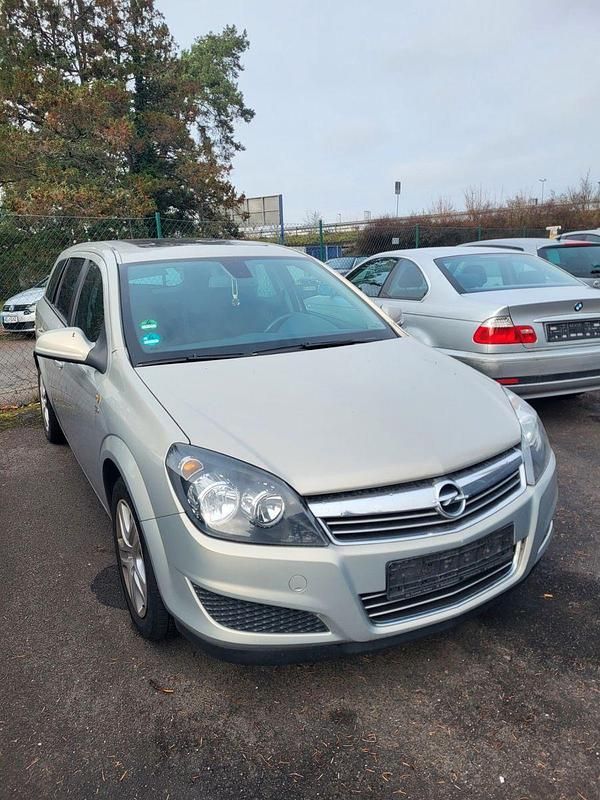 Gebraucht Opel Astra Edition 90 PS (66 kW) 2010 Grau Kombi