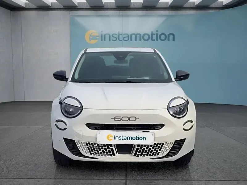 Neu Fiat 600 101 PS (74 kW) 2025 Weiß Kleinwagen