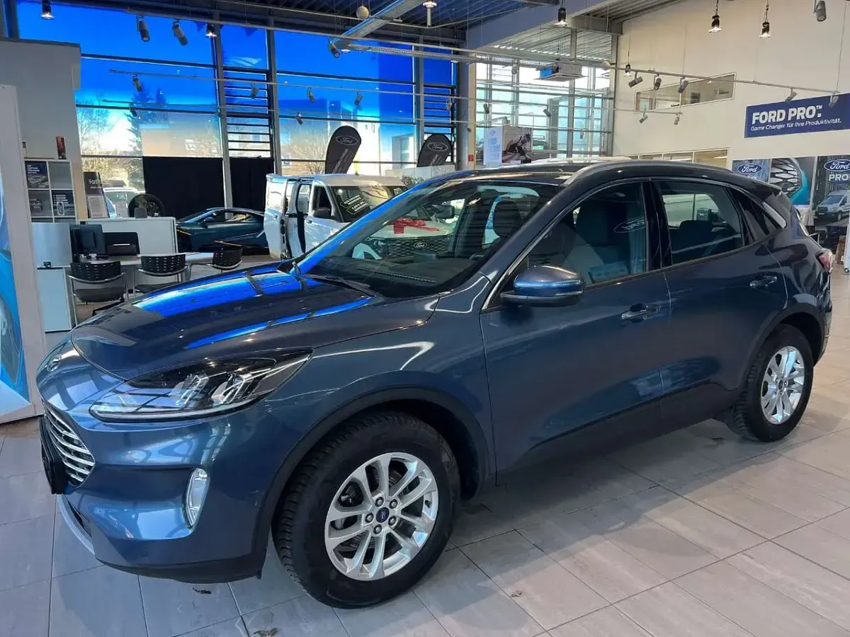 Usado Ford Kuga Titanium 190 HP (139 kW) 2022 Azul SUV